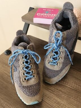 rag & bone  Retro Hiker Women's Gray Sherpa Lace-Up Boots with Blue Laces